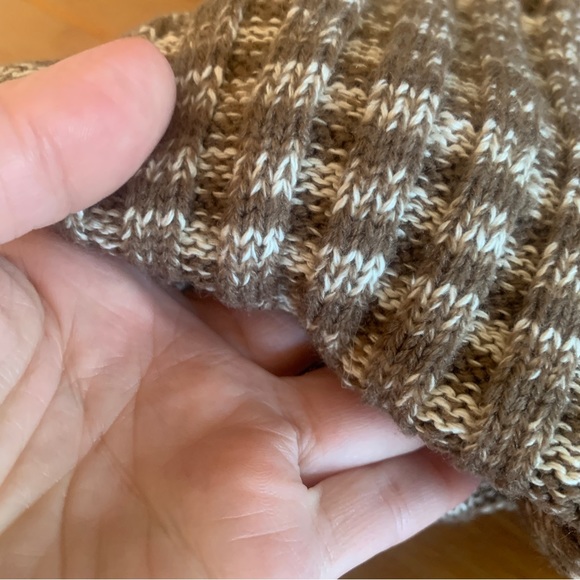 SOLD 🌺Brown and white slouchy beanie- last chance! - Picture 5 of 7
